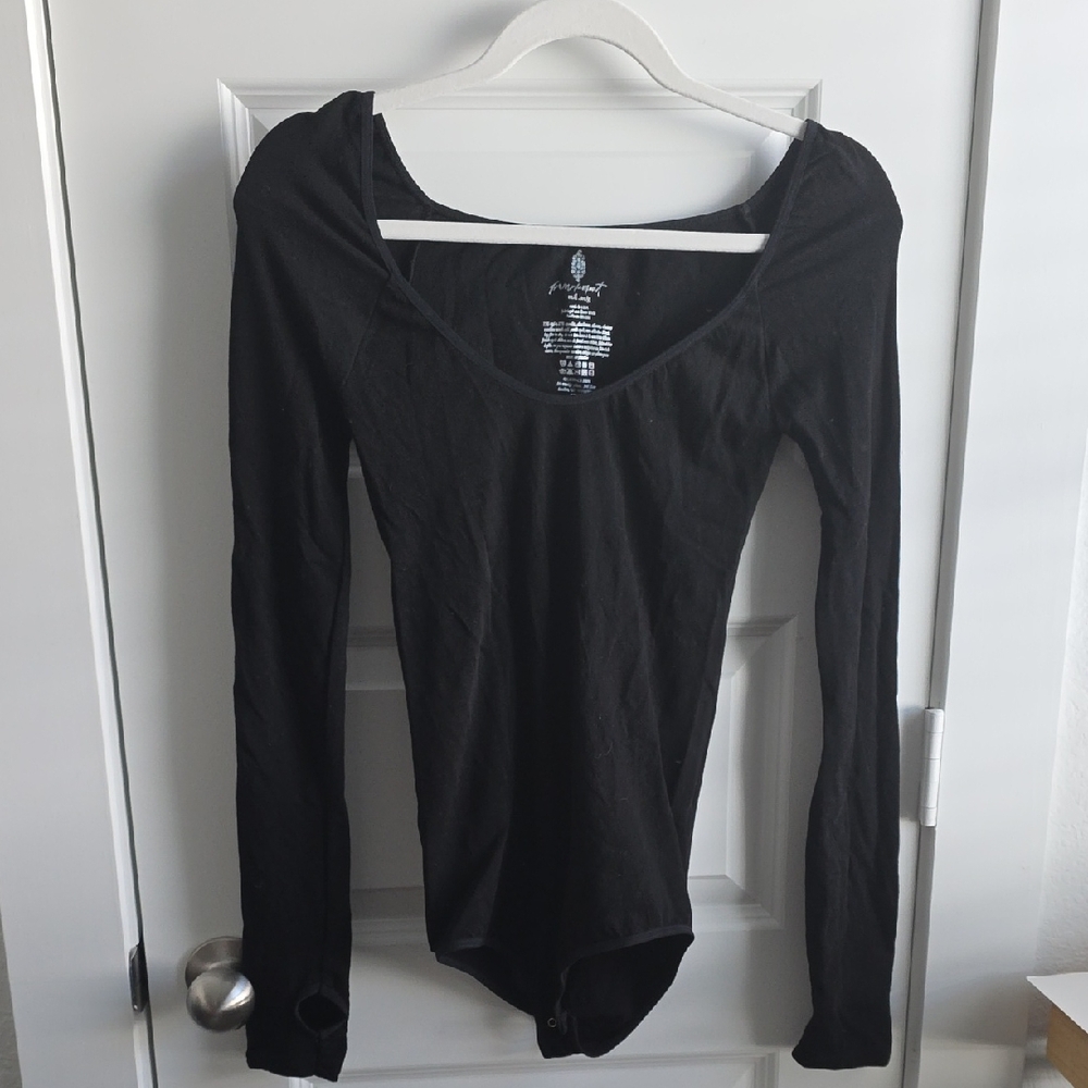 Free people Movemet Medium Black Long Sleeve Open Back Bodysuit G130